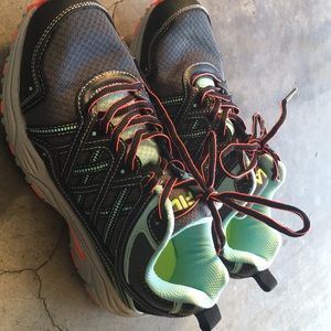 Fila Women tennis shoes